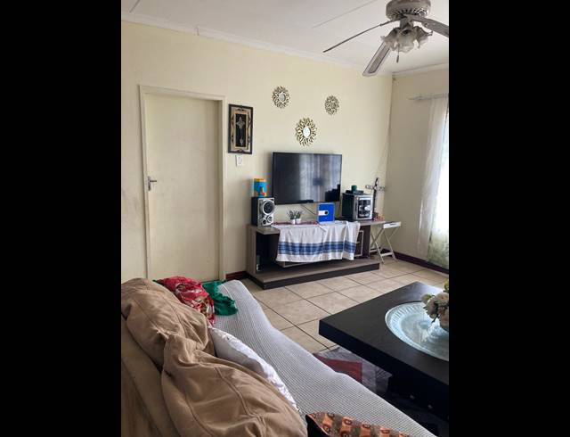 2 BEDROOM APARTMENT FOR SALE IN RUSTENBURG CENTRAL